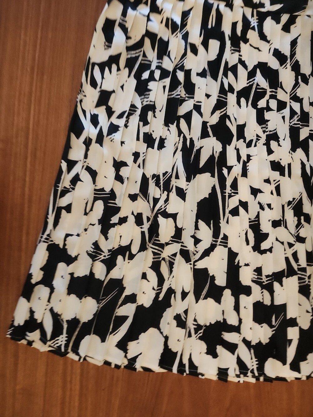 Banana Republic Silky Tank And Pleated Midi Skirt Set, White Floral - Picture 11 of 16